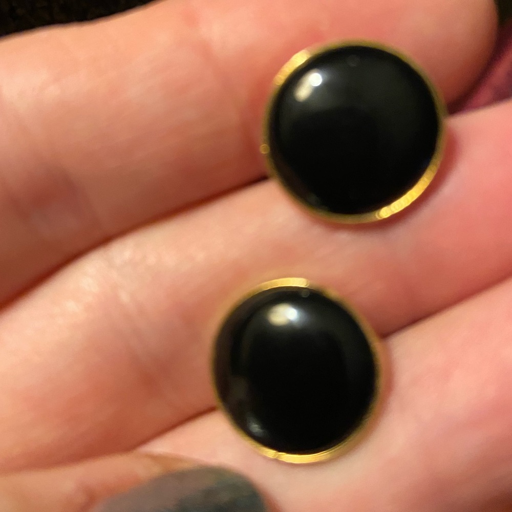 Round black and gold